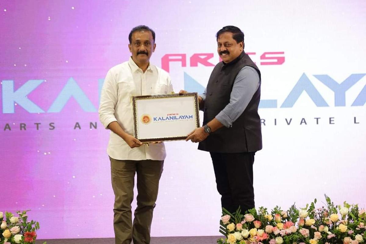 Anandapadmanabhan (left) with Sohan Roy, founder chairman and CEO of Aries Group of Companies 